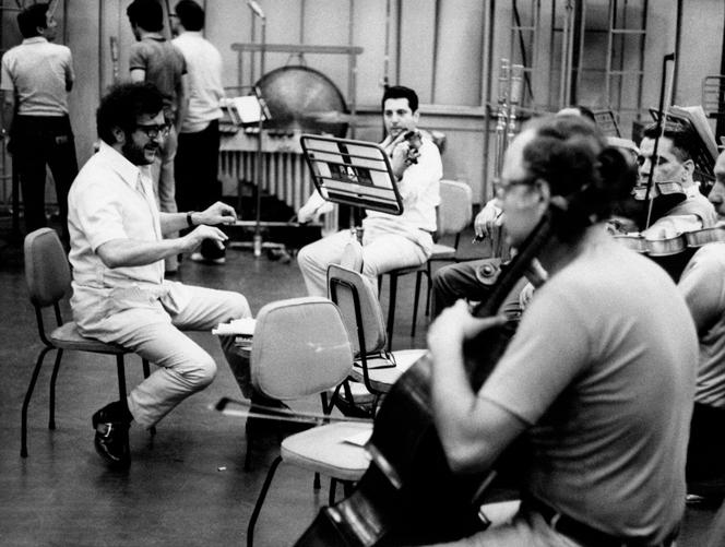 Luciano Berio, lors d’une répétition, dans les années 1960.
