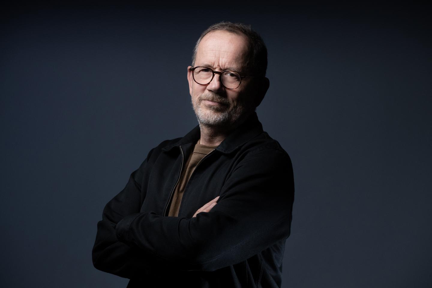 Commission d’enquête sur l’audiovisuel public : Thomas Legrand dénonce une « barbouzerie », Yaël Braun-Pivet adresse un « rappel à l’ordre »