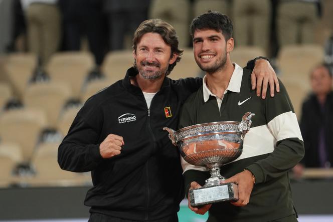 Carlos Alcaraz et Juan Carlos Ferrero, à Roland-Garros, en juin 2025. 