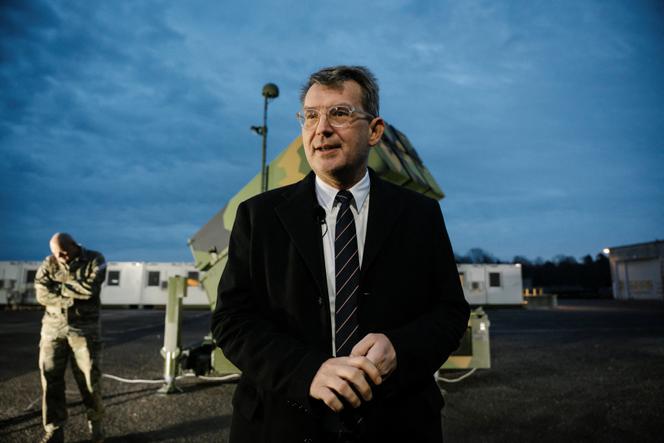 Le ministre de la défense danois, Troels Lund Poulsen, sur la base aérienne de Skalstrup, au Danemark, le 17&nbsp;décembre 2025.