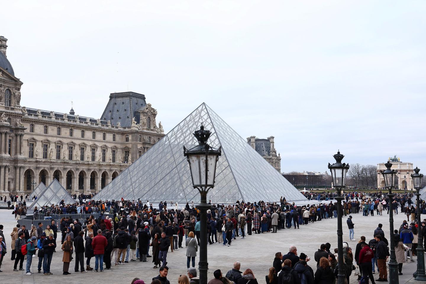 Musée du Louvre : l’établissement a rouvert partiellement mercredi après le vote de la reconduction de la grève