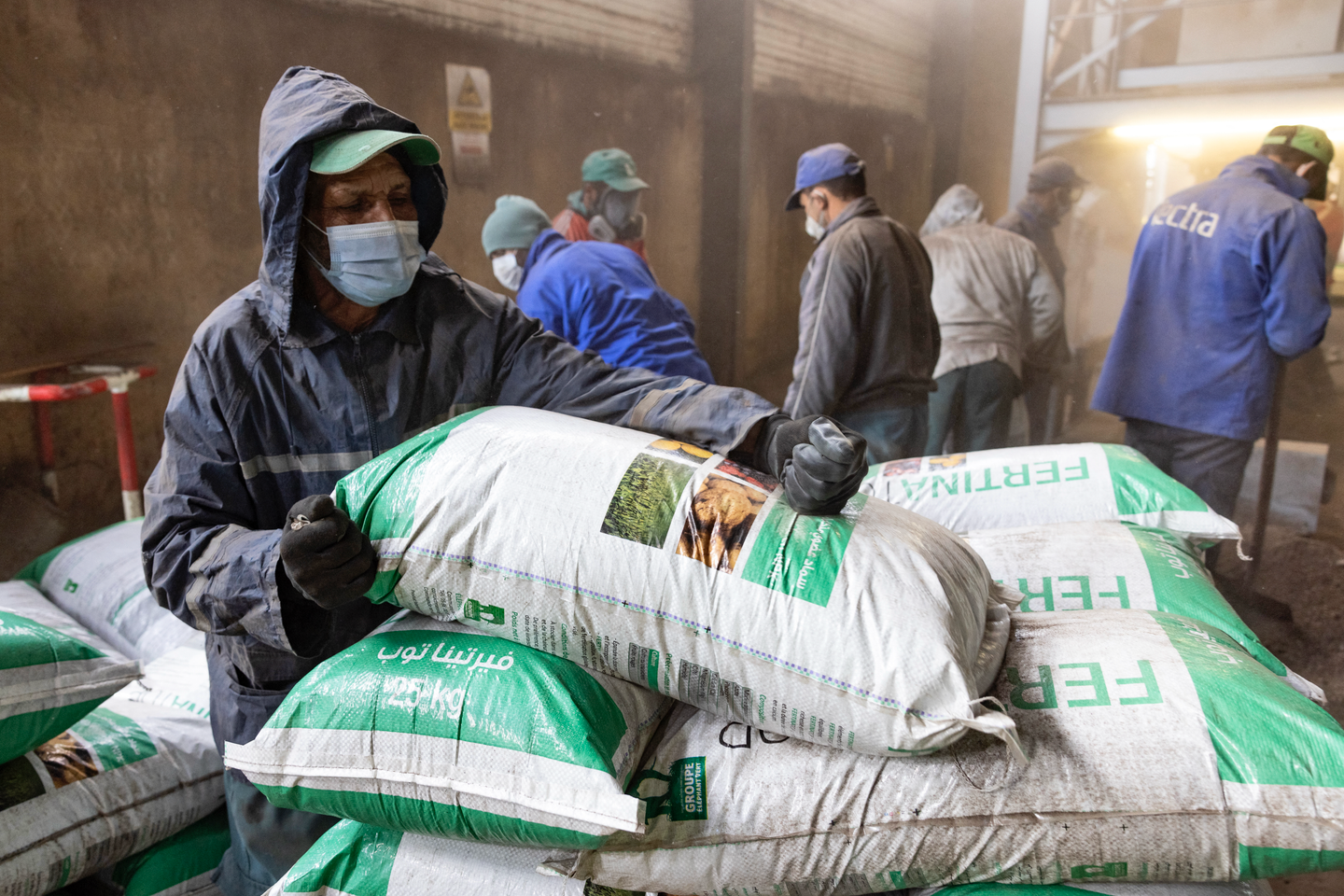 Taxe carbone : la Commission européenne aménage la mesure sur les engrais importés pour soutenir les agriculteurs en crise