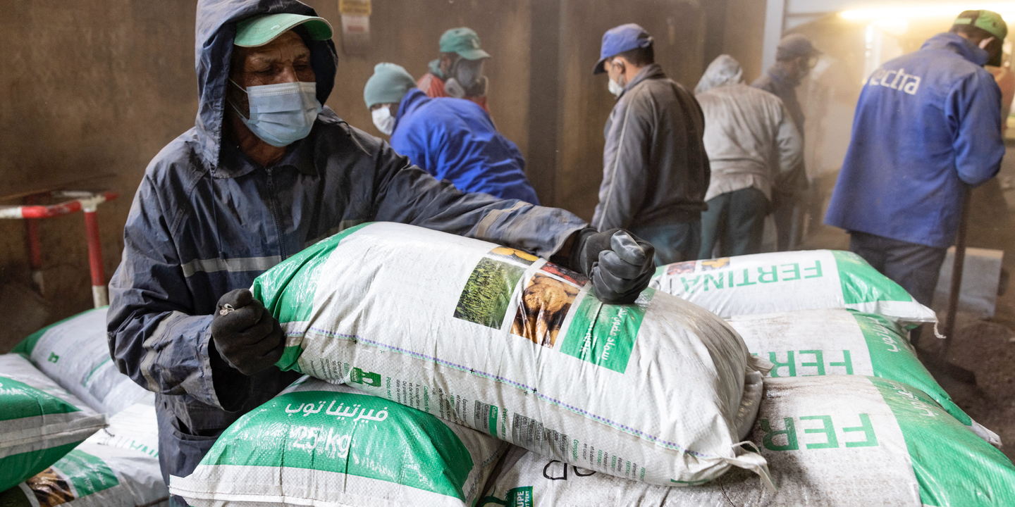 Taxe carbone : la Commission européenne aménage la mesure sur les engrais importés pour soutenir les agriculteurs en crise