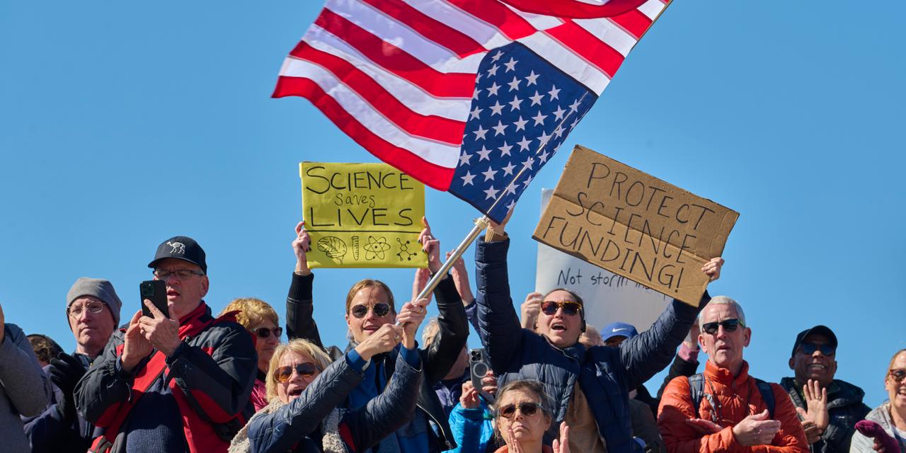 March 7, 2025, Washington D.C, Washington D.C, USA: Thousands protest the Trump administration's federal funding cuts during the Stand-Up for Science rally in Washington D.C., Friday, March 7, 2025. (Credit Image: © Dominic Gwinn/ZUMA Press Wire)