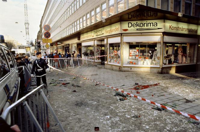 Le lieu où le premier ministre suédois Olof Palme a été assassiné dans la nuit du 28 février 1986, dans le centre de Stockholm, le 1er mars 1986.