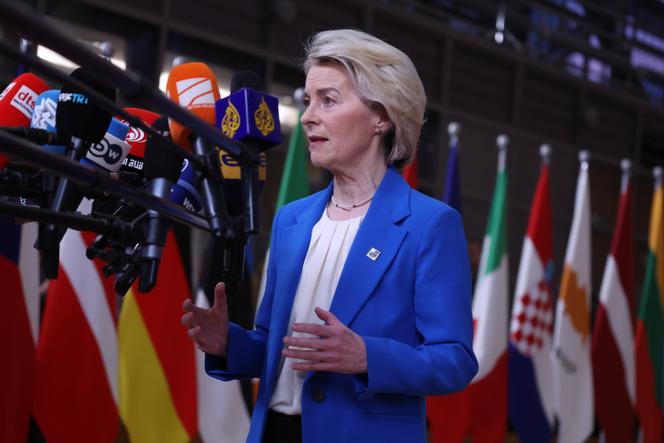 La présidente de la Commission européenne, Ursula von der Leyen, s’adresse aux médias à son arrivée au sommet de l’UE à Bruxelles, le 18&nbsp;décembre 2025.