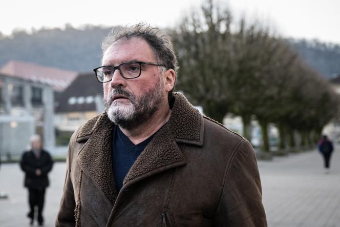 Frédéric Péchier arrive à la cour d’assises du Doubs, le 15 décembre 2025, à Besançon.