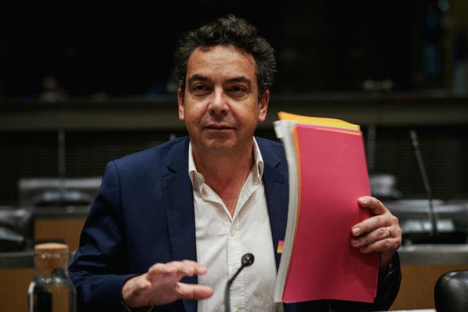 Le journaliste Patrick Cohen avant son passage devant la commission d’enquête sur l’audiovisuel public de l’Assemblée nationale, à Paris, le 18 décembre 2025