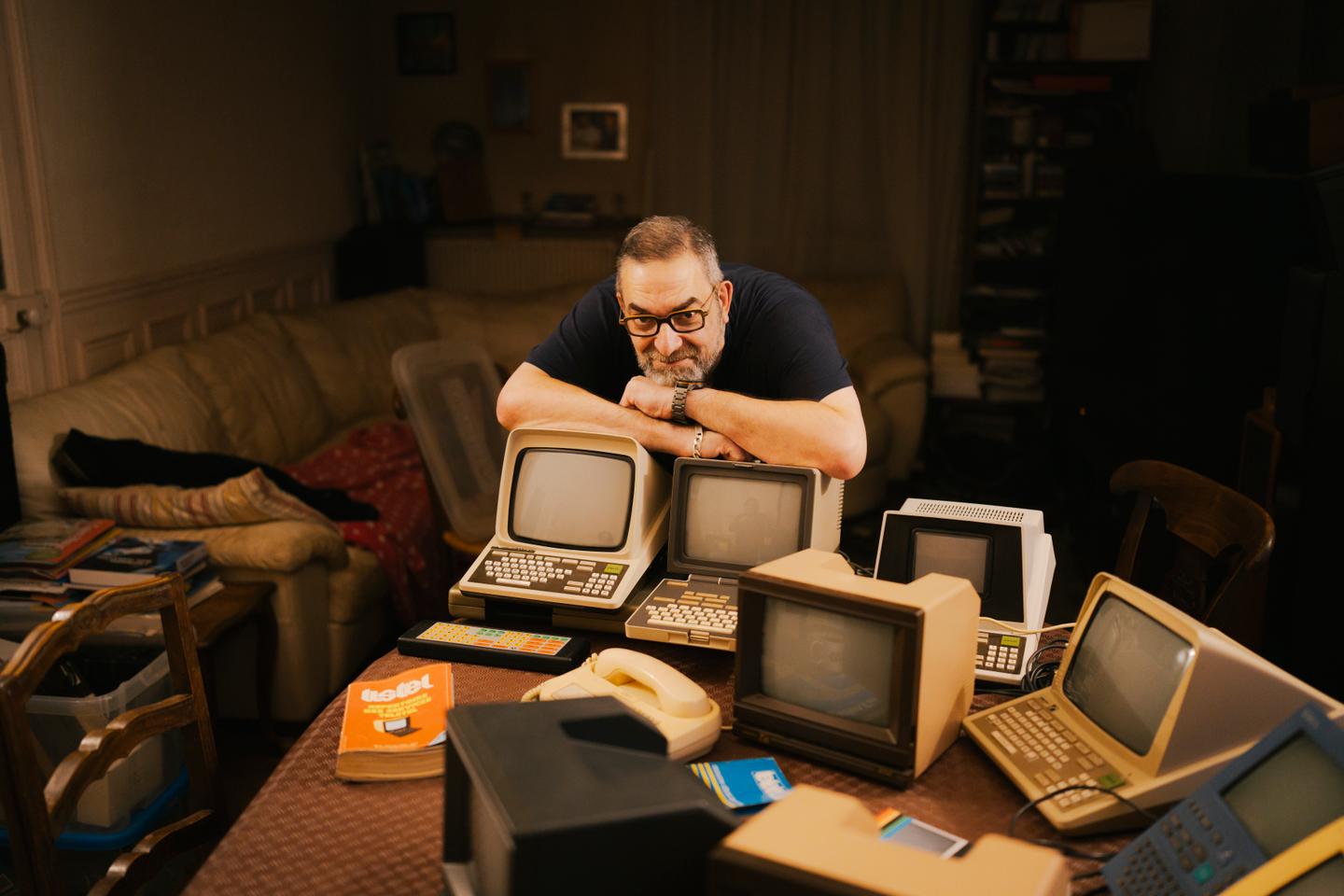 « Qui utilise un vrai Minitel ce soir ? » : une communauté de passionnés ressuscite l’appareil culte