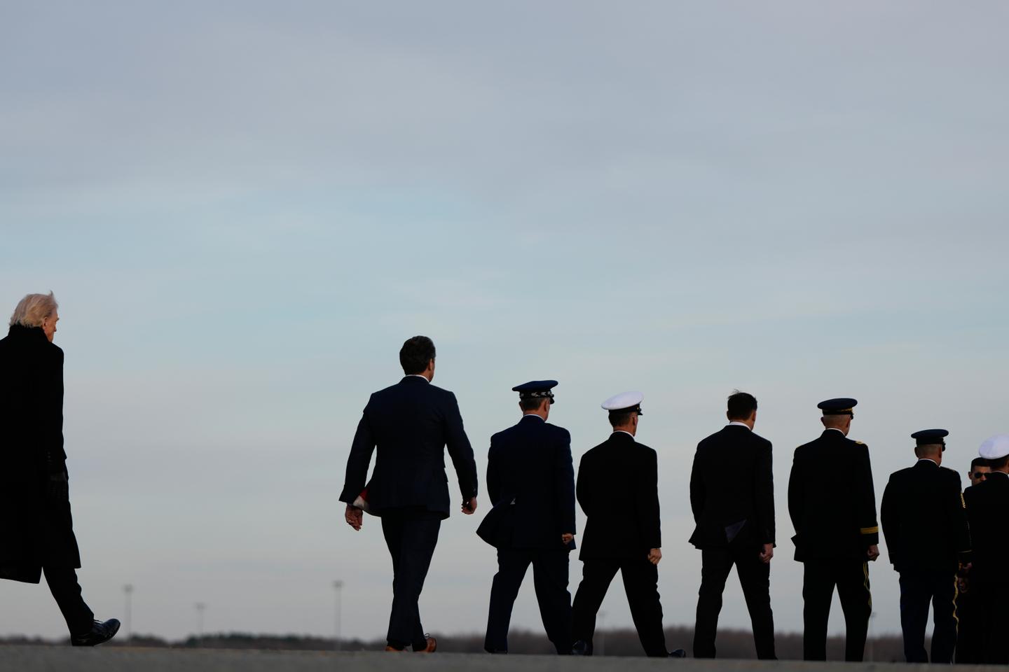 Les Etats-Unis se dotent d’un budget de défense record, mais placent les ambitions militaires de Donald Trump sous contrainte