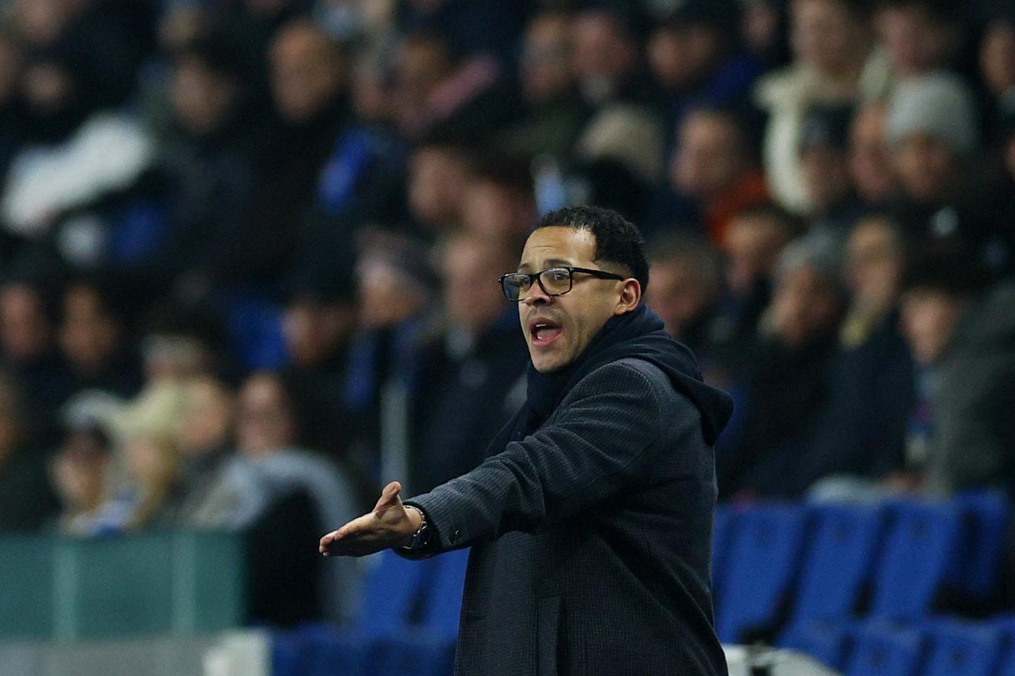 « C’est le business du foot » : Liam Rosenior, l’entraîneur de Strasbourg, justifie son départ pour Chelsea qui relance les critiques sur la multipropriété des clubs