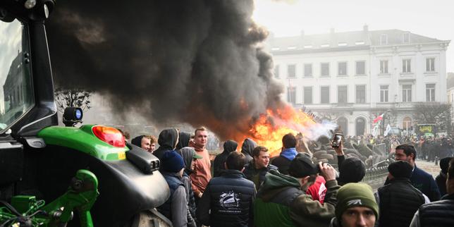 EU-Mercosur deal delayed as farmers stage Brussels show of force