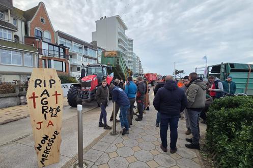 Des agriculteurs manifestent au Touquet (Pas-de-Calais), le 19 décembre 2025.