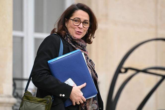 La ministre des sports , Marina Ferrari, quitte l’Elysée après la réunion hebdomadaire du conseil des ministres, à Paris, le 10 décembre 2025.