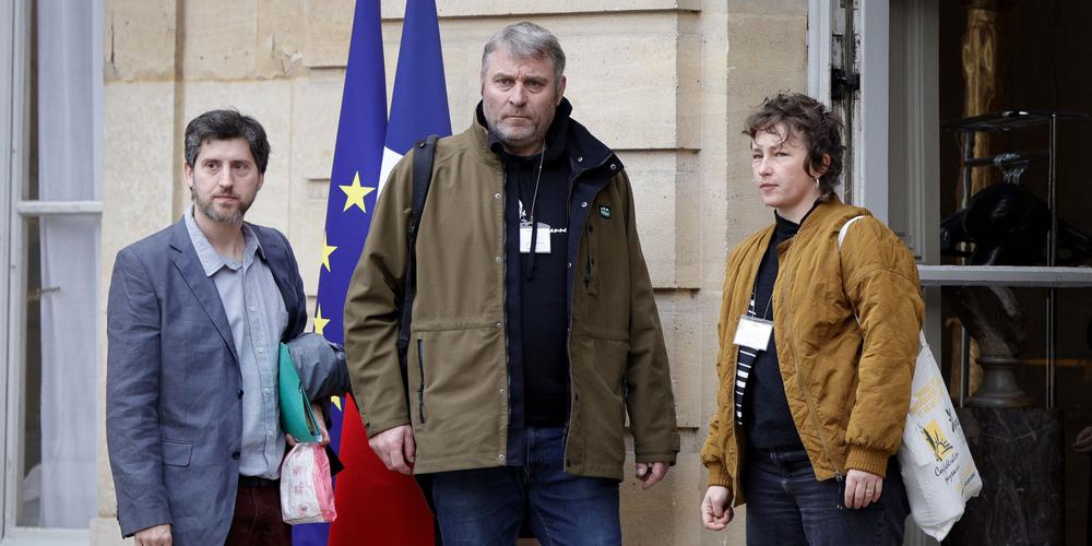 Les représentants de la Confédération paysanne, dont Stéphane Gallais son président, à Matignon, le 19 décembre 2025. - GEOFFROY VAN DER HASSELT / AFP