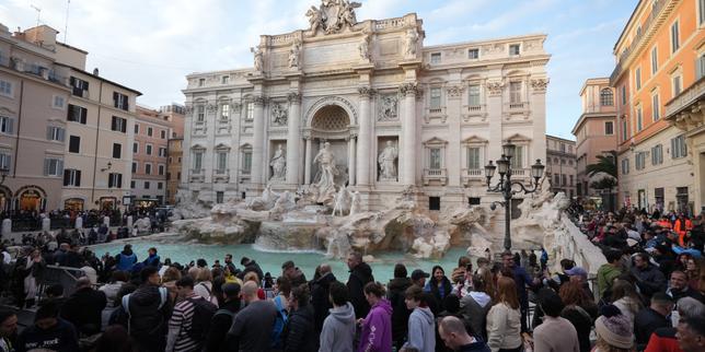 Rome to charge tourists for access to Trevi Fountain