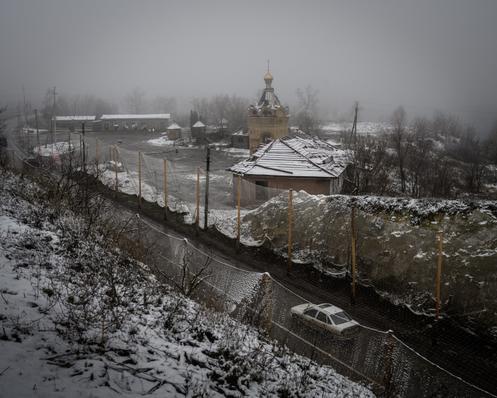 A la sortie d’Izioum, sur une route en direction de Sloviansk, dans l’oblast de Kharkiv, le 10 décembre 2025.
