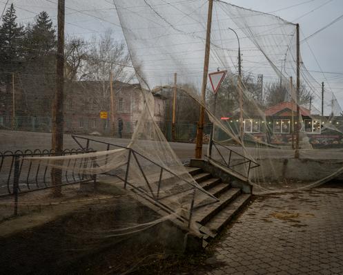Une des rues principales de la ville d’Izioum, dans l’oblast de Kharkiv, en Ukraine,  le 11 décembre 2025.