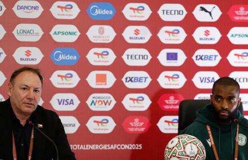 Stefano Cusin et Youssouf M’Changama, lors d’une conférence de presse, la veille du match d’ouverture.