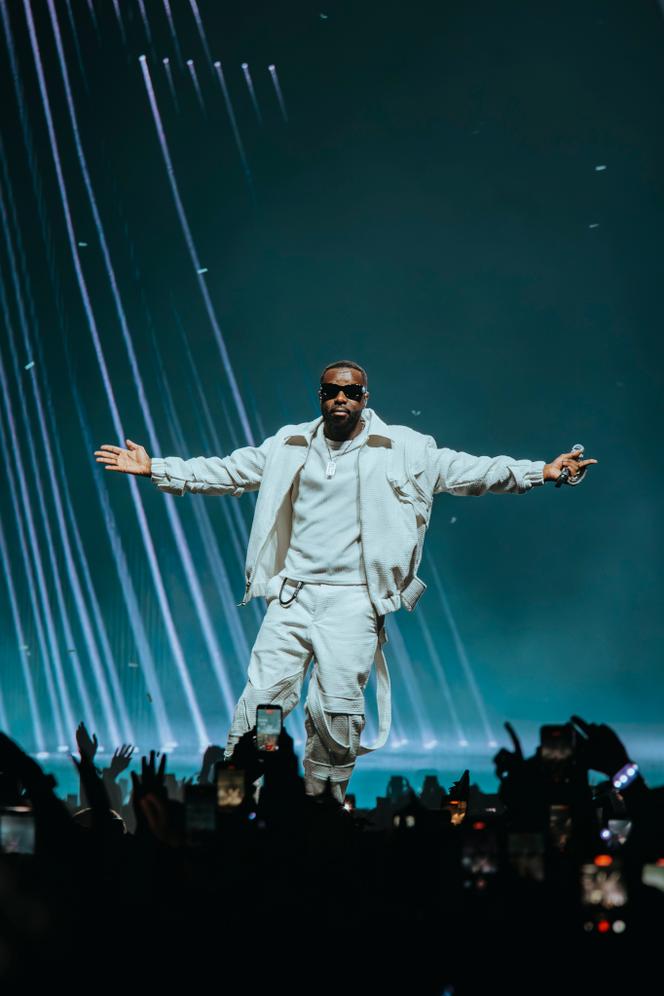 Au concert de Gims à Paris La Défense Arena, le 19 décembre 2025.