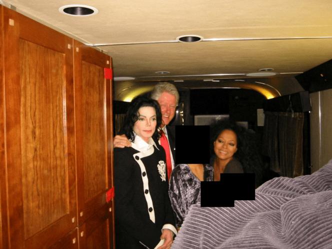 L’ancien président américain Bill Clinton, Michael Jackson et Diana Ross apparaissent sur cette image publiée par le ministère de la justice américain, le 19 décembre 2025, dans le cadre d’une nouvelle série de documents issus de ses investigations sur Jeffrey Epstein. 