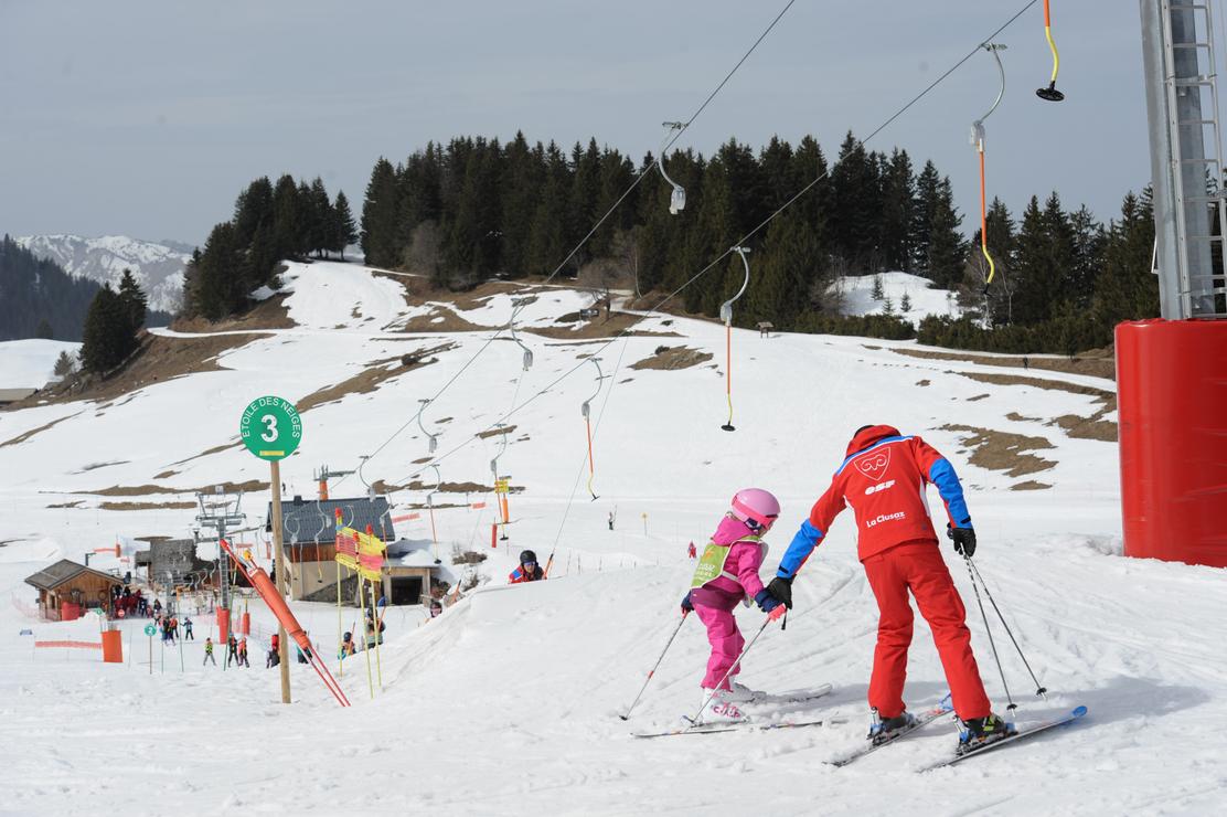 L’empire vacillant des ESF, « la plus grosse école de ski du monde »