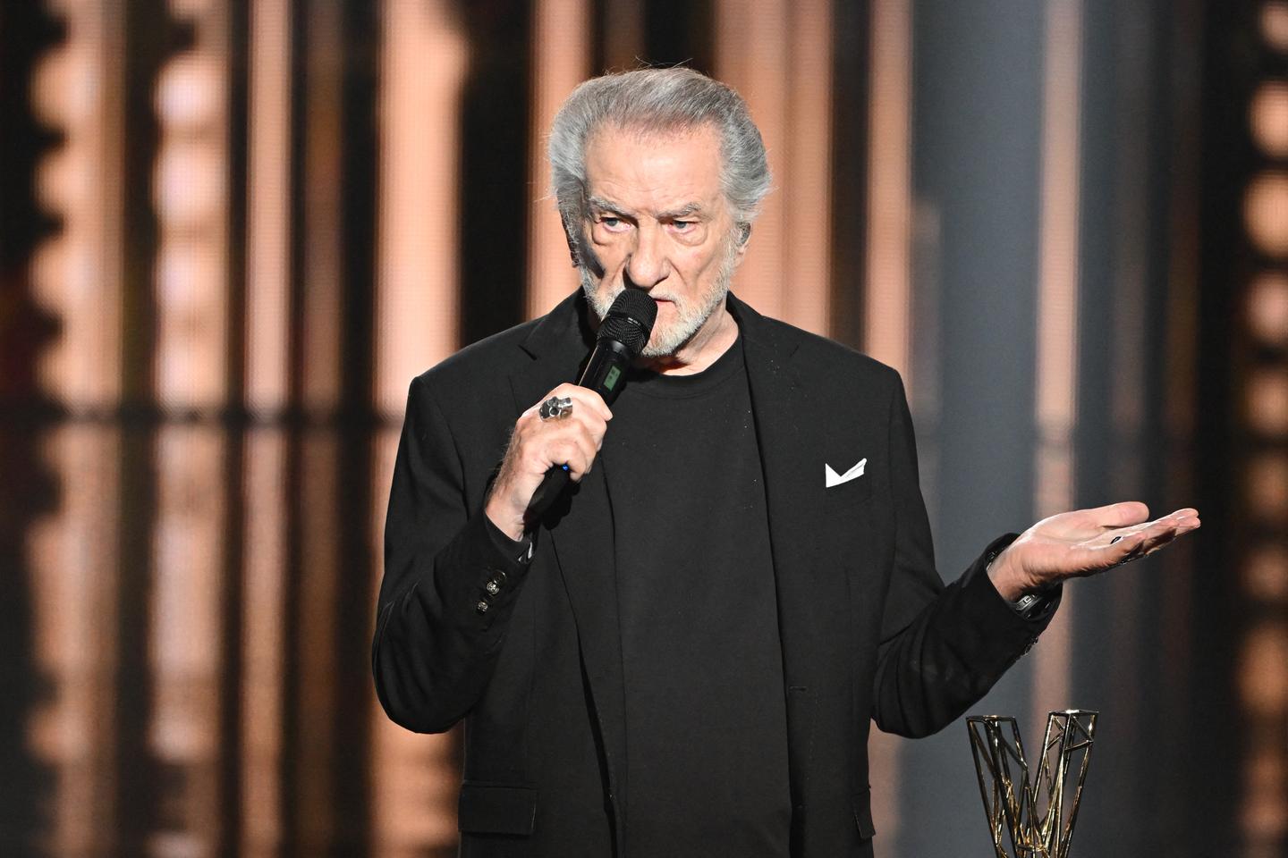 Eddy Mitchell condamne « avec la plus grande fermeté » le détournement antisémite de sa chanson « Couleur menthe à l’eau » Eddy Mitchell condamne « avec la plus grande fermeté » le détournement antisémite de sa chanson « Couleur menthe à l’eau »