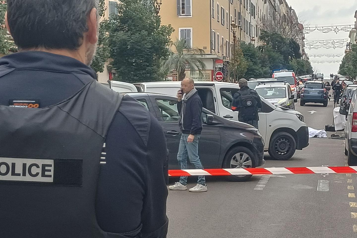 A Ajaccio, un homme armé d’un couteau abattu par la police en plein centre-ville A Ajaccio, un homme armé d’un couteau abattu par la police en plein centre-ville