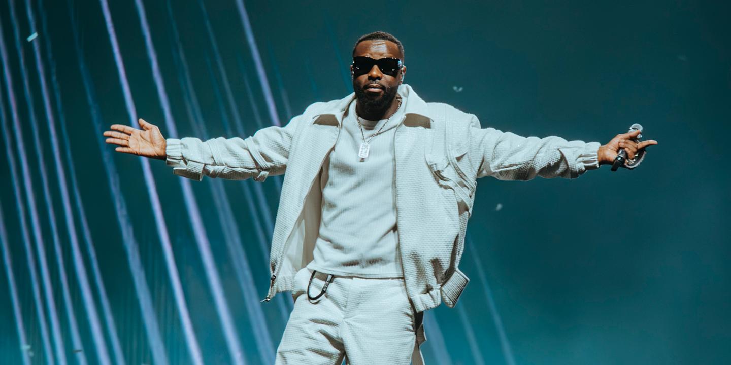 A La Défense Arena, Gims déroule ses tubes dans une relative solitude