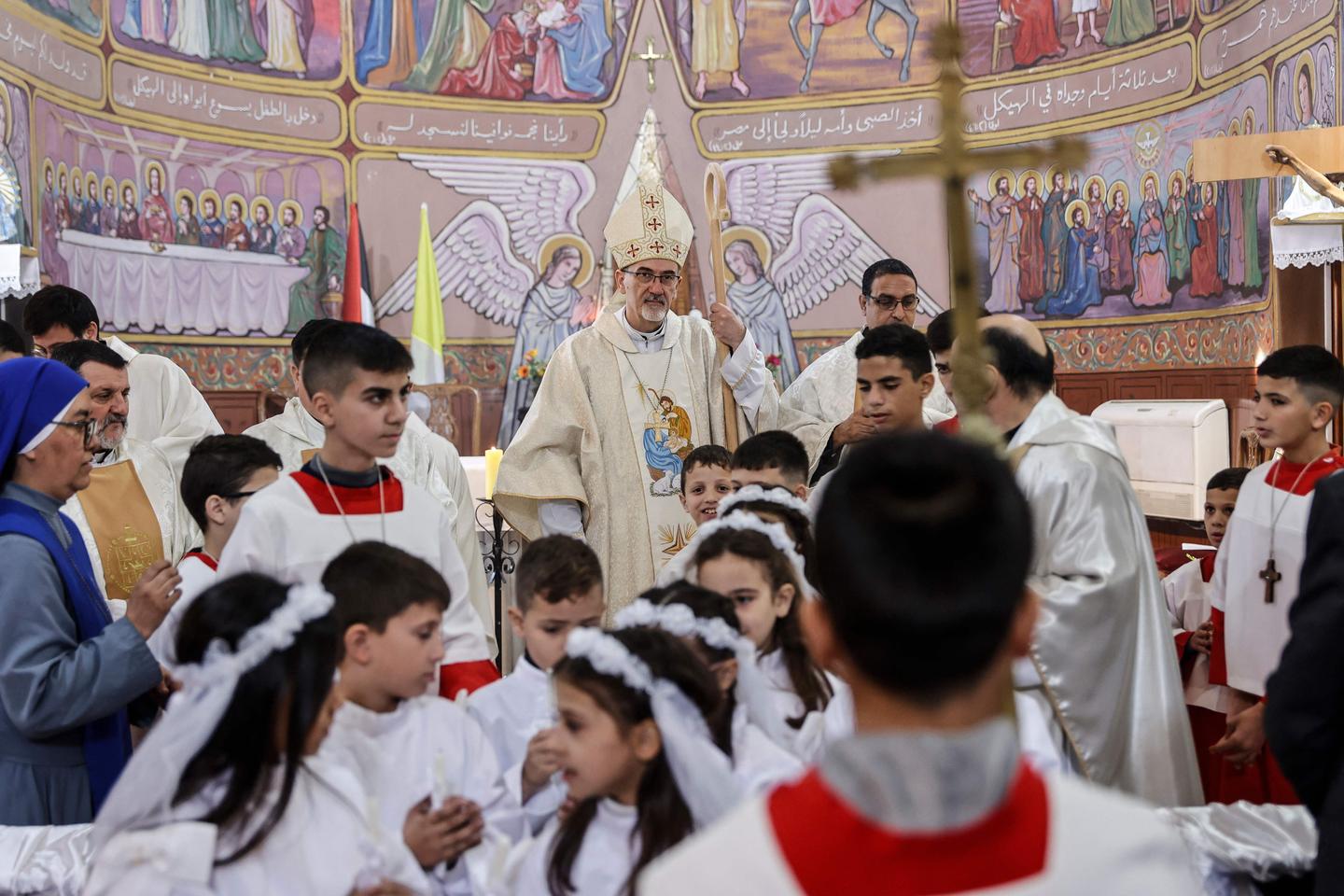A Gaza, le patriarche latin de Jérusalem célèbre les chrétiens, « solides » dans une « mer de destruction »