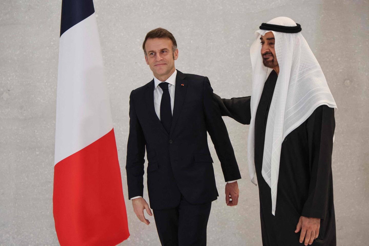 Emmanuel Macron entame une visite aux  Emirats arabes unis pour fêter Noël avec les forces françaises