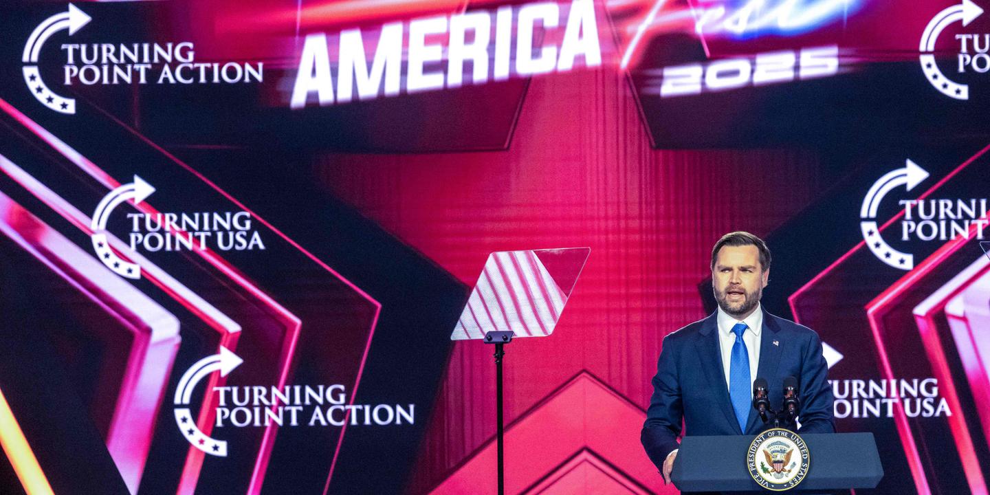 A Phoenix, J. D. Vance s’impose en successeur de Donald Trump et défend son nationalisme religieux : « Le christianisme est la foi de l’Amérique »