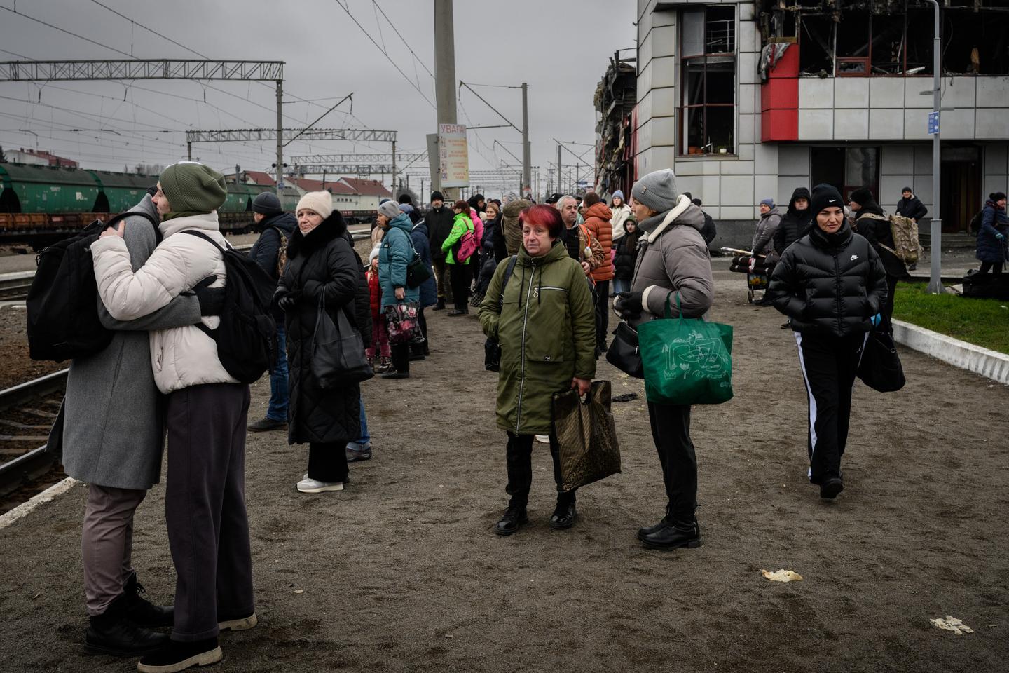 En Ukraine, les nouvelles règles de sortie du territoire accélèrent l’exode d’une génération de jeunes adultes