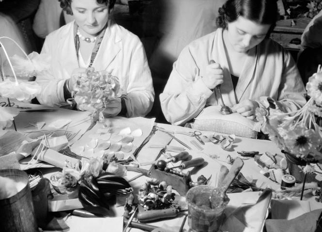 Des couturières de la maison Judith Barbier, à Paris, en 1931. 