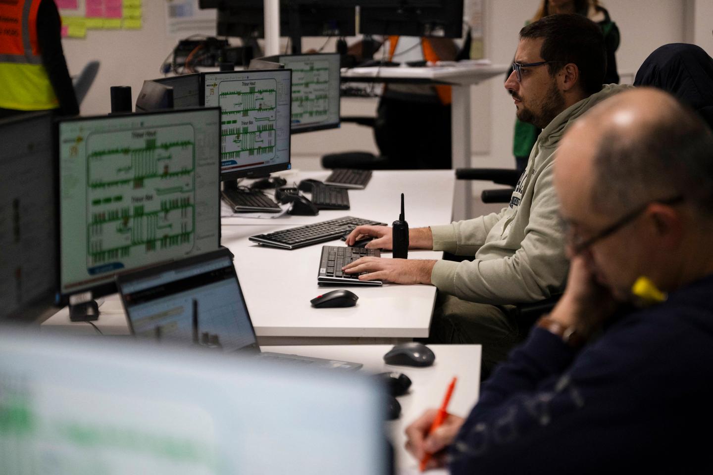 Coup dur pour La Poste, bloquée juste avant Noël par une cyberattaque