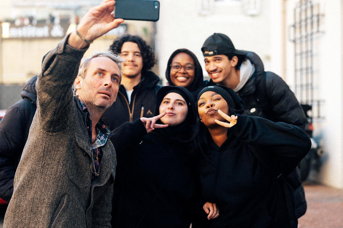 A Marseille, l’écho optimiste de « Tout va bien » : « Je voulais montrer ce qu’on ne voit pas, des jeunes migrants qui apprennent notre langue, suivent une formation et trouvent leur place » A Marseille, l’écho optimiste de « Tout va bien » : « Je voulais montrer ce qu’on ne voit pas, des jeunes migrants qui apprennent notre langue, suivent une formation et trouvent leur place »