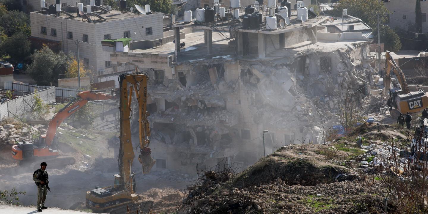 A Jérusalem-Est, un immeuble résidentiel palestinien jugé « illégal » détruit par les bulldozers israéliens