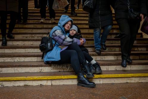 Dans le métro de Kiev servant d’abris aérien, à la suite de l’attaque aérienne russe, le 23 décembre 2025.