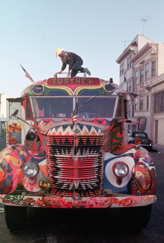Le bus psychédélique des Merry Pranksters, à San Francisco (Californie), en 1968.