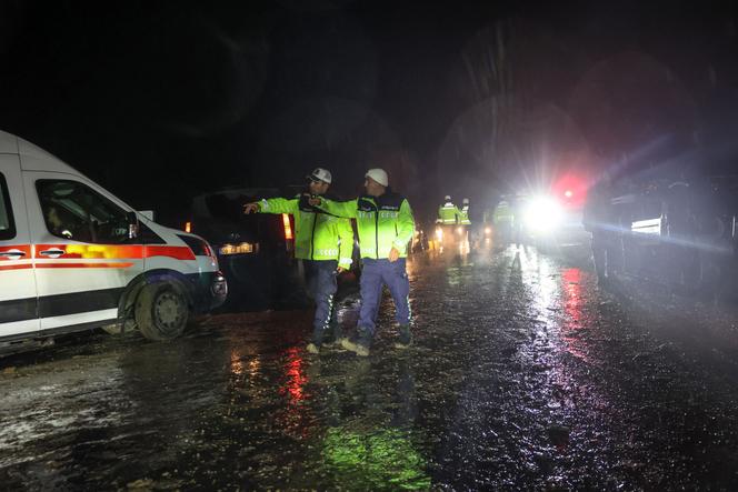 Lors des recherches sur le site du crash qui a coûté la vie au chef d’état-major libyen et à deux Français, près d’Ankara (Turquie) le 23 décembre 2025.