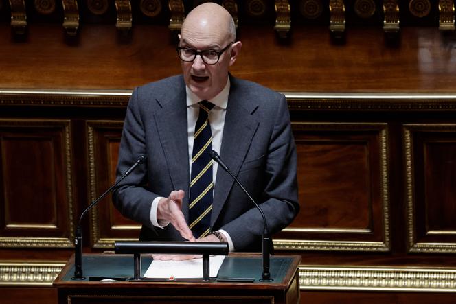Le ministre de l’économie et des finances Roland Lescure à la tribune du Sénat, le 23&nbsp;décembre&nbsp;2025.
