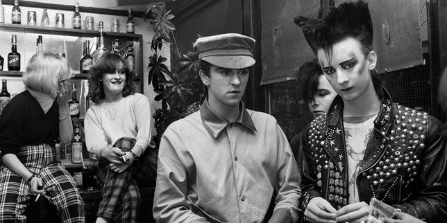 En 1980, les nouveaux romantiques du club londonien Blitz Club