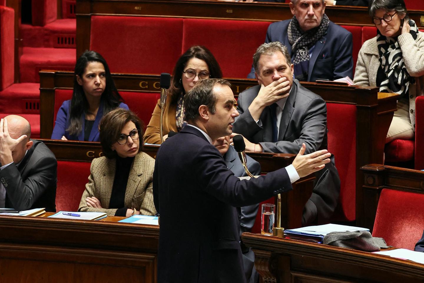 French parliament passes emergency budget extension