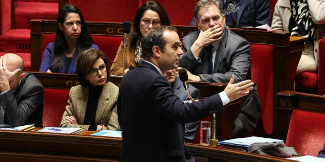 French parliament passes emergency budget extension