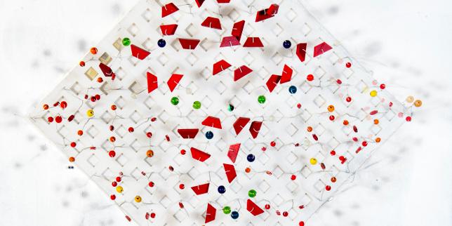 Daniel Dezeuze au Musée Paul-Valéry à Sète, l’art du bricolage et des assemblages