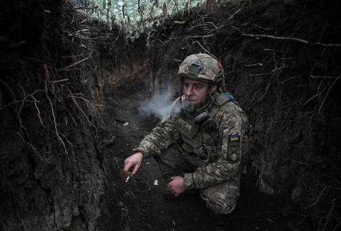 Dans une tranchée de l’oblast de Dnipropetrovsk, en Ukraine, le 24 décembre 2025.