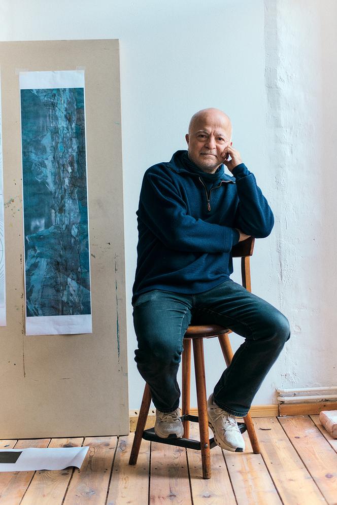 L’artiste Yadegar Asisi dans son atelier, à Berlin, le 27&nbsp;novembre 2025.