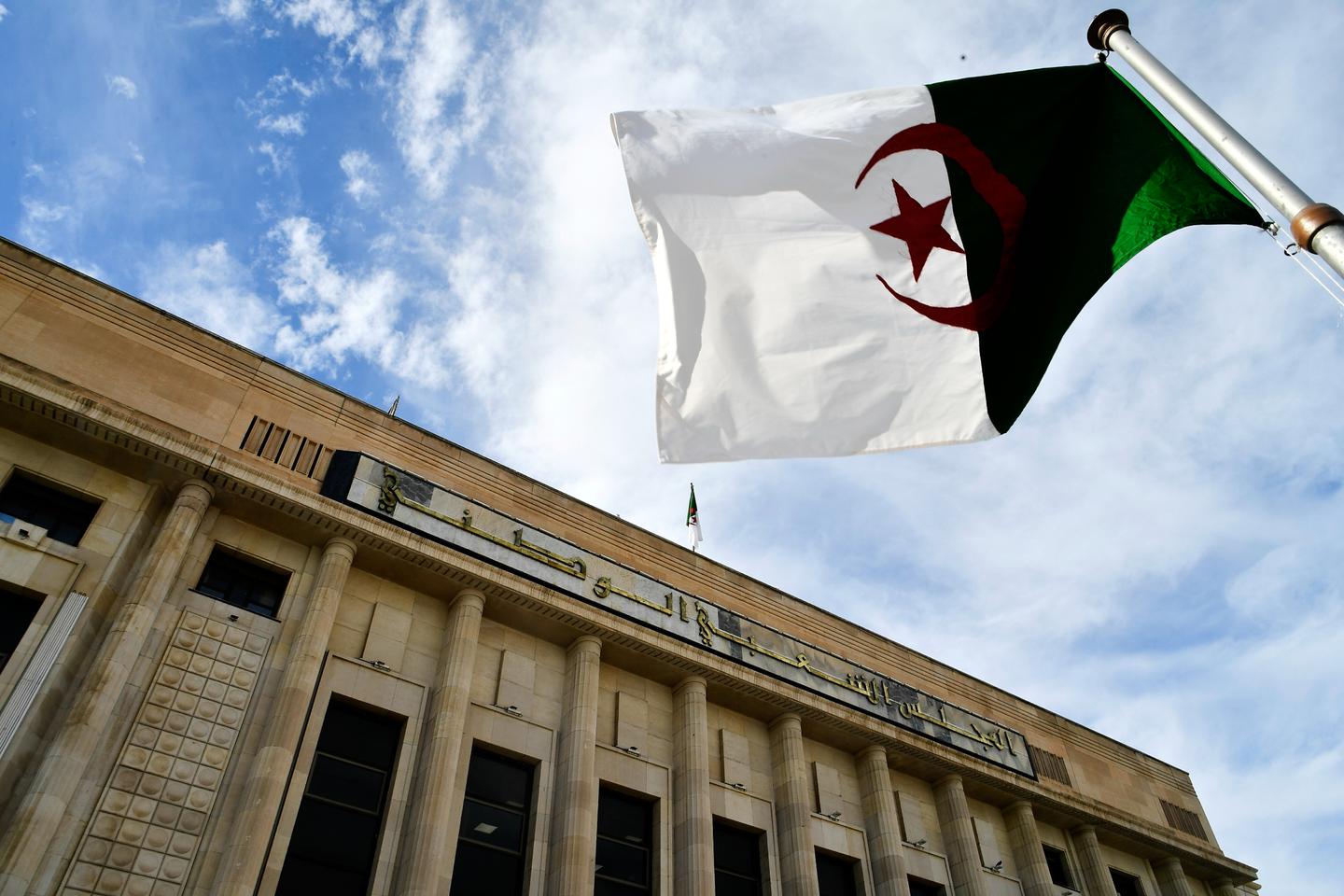 L’Algérie retire l’exigence d’excuses dans la loi criminalisant la colonisation française
