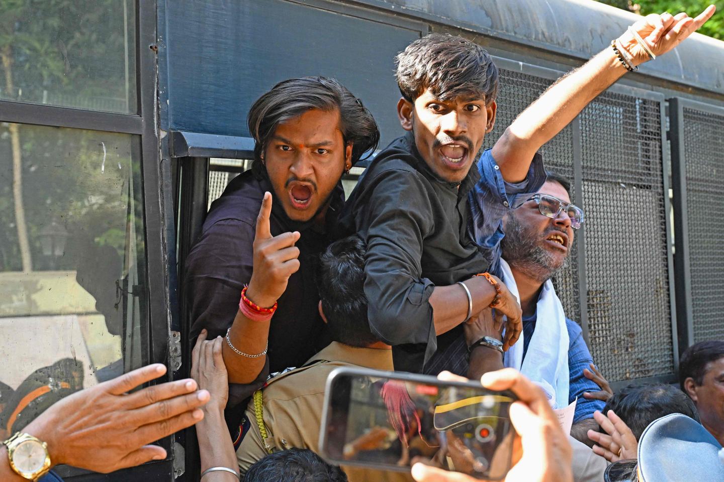 Le lynchage d’un hindou au Bangladesh alimente les tensions avec l’Inde