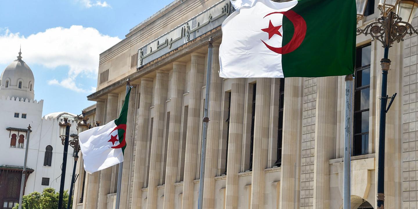 Alger durcit sa législation sur la déchéance de nationalité